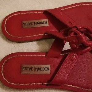 Flat sandal by Steve madden